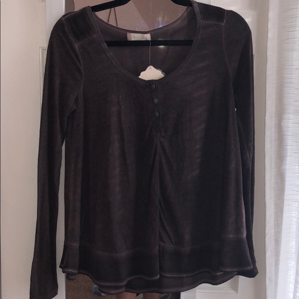 Long sleeve altar’d state top. very cute.